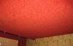 Сатиновый красный потолок в офис