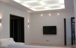 Светопрозрачный белоснежный потолок для спальни