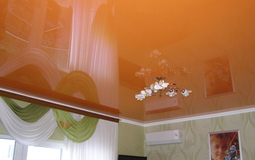 Персиковый глянец в гостиную